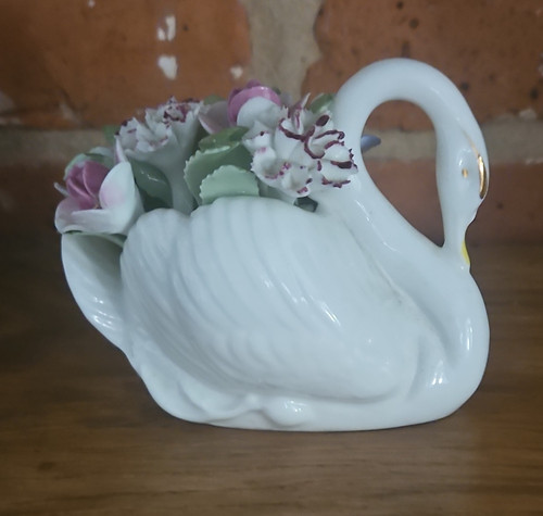 Royal adderley ceramic swan - royal,