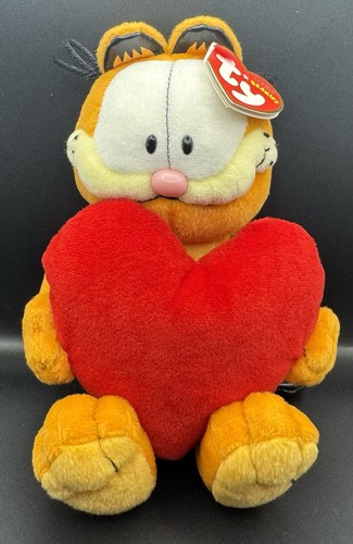 Garfield holding heart - garfield,