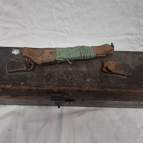 Vitage hard leather - leather, gun