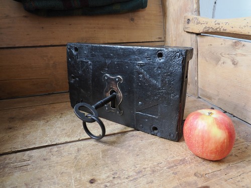 Early english door rim lock - early,