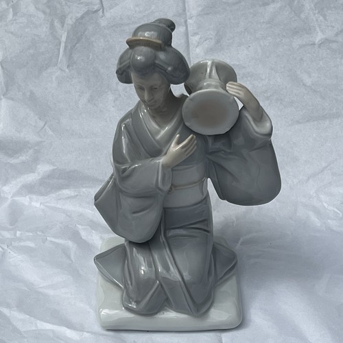 Geisha figurines sculpture - geisha,
