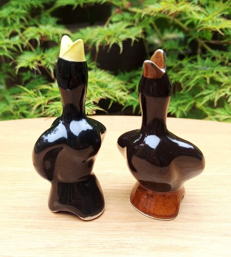 Two vintage blackbird - two, pie