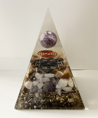 Crystal gem pyramid meditation - pyramid,