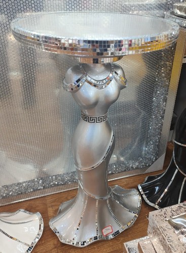 Italian lady mirrored side - mirrored,
