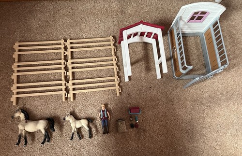 Schleich horse stables - horse,
