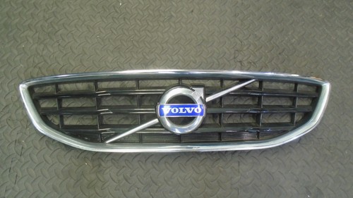 Volvo v40 front bumper grille - volvo,