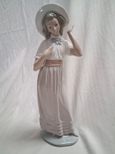 Lladro nao lady with - with, flower"