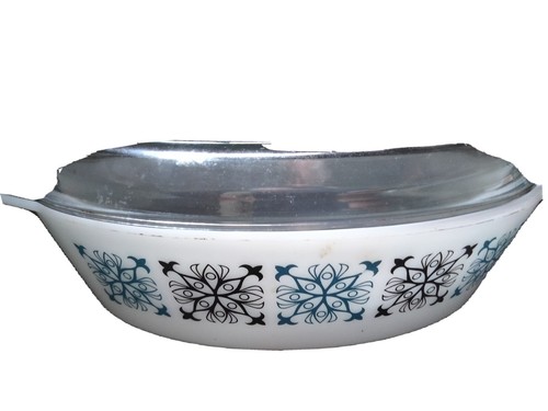 Pyrex casserole dish with lid - dish,