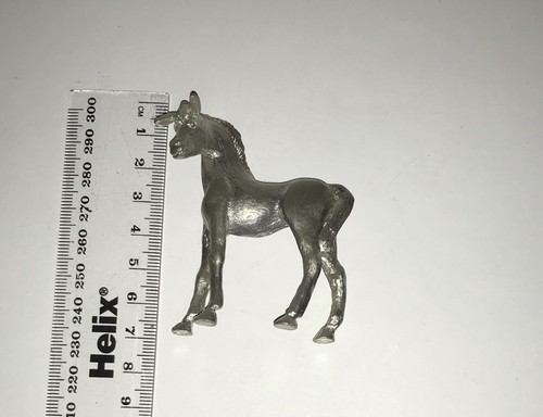 Vintage horse foal figurine - /,