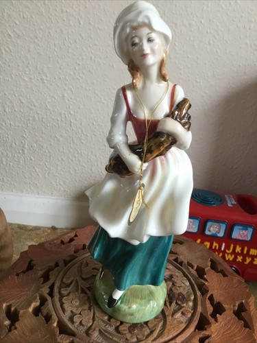 Royal doulton figurine - doulton,