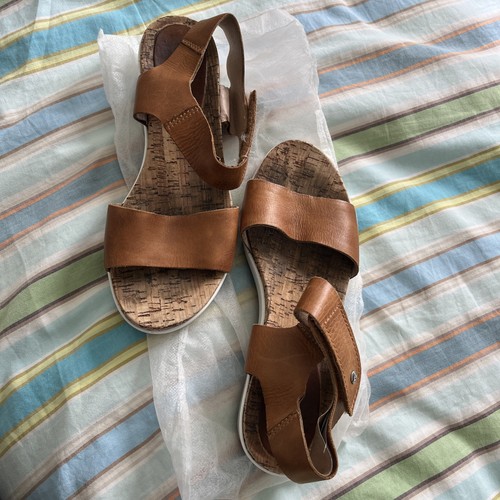 Pikolinos tan leather sandals