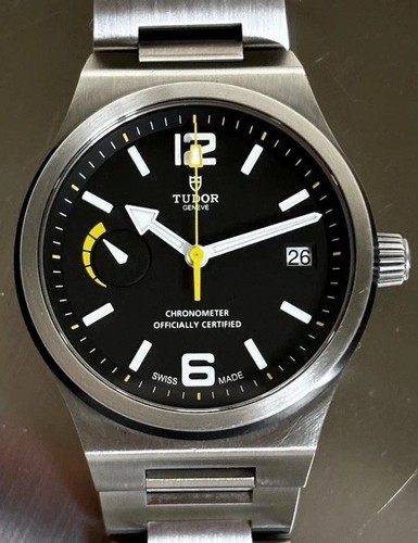 Tudor north flag 40mm on - og,