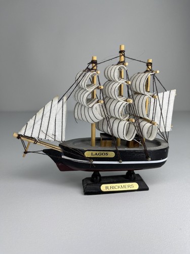 Small wooden sailing boat - small,