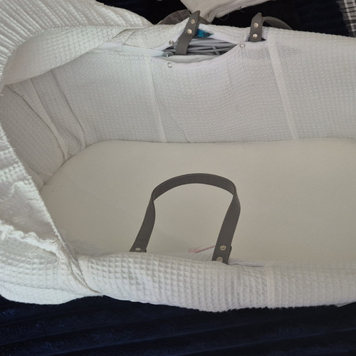 White wicker oval moses - white,