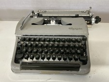 Olympia SM3 De Luxe Typewriter
