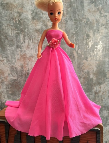 Vintage 1980s sindy - 🩷, doll