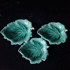 Graduating Set of 3 Small Vintage Wedgwood of Etruria & Barlaston Leaf Dishes