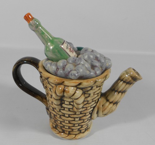 The teapottery grapes - the, wine