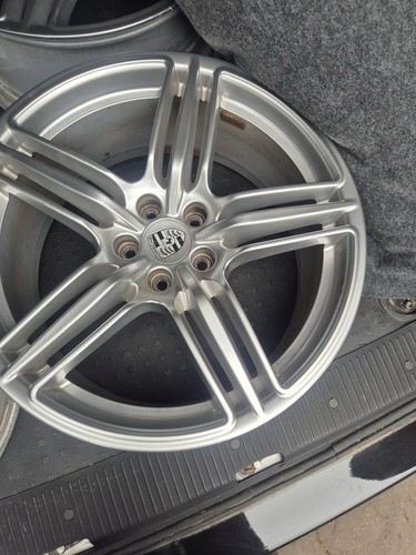 Porsche macan wheels 19s - porsche,