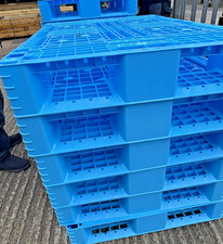 10 Plastic Euro Pallets