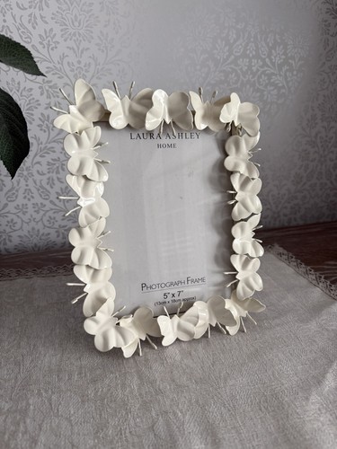 Bnwt laura ashley home cream - ashley,