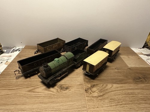 Hornby gauge train and - 0,