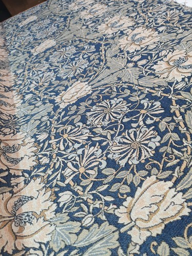 Honeysuckle navy tapestry - navy,