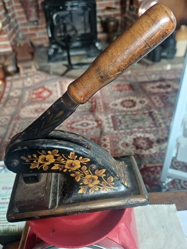 Lovely antique cast iron - cast,