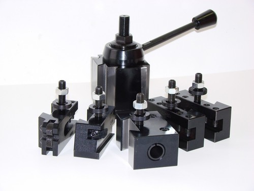 Wedge type quick change - type,
