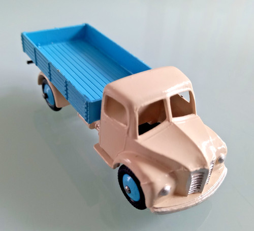 Dinky 414 dodge wagon - 414,