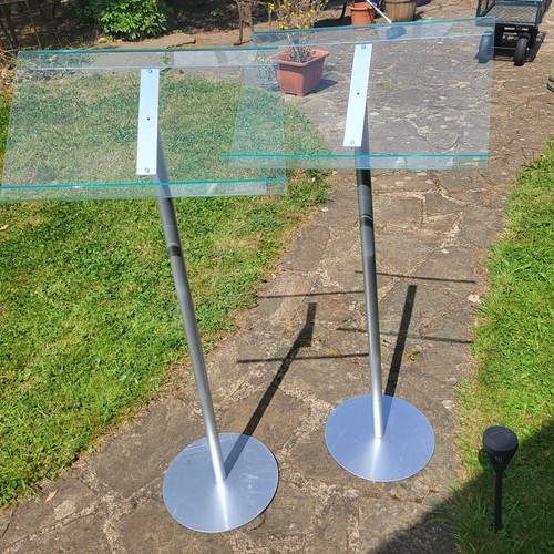Pair new deflecto modern floor - new,