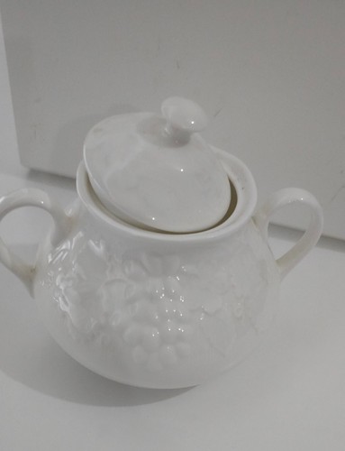 Wedgwood strawberry vine - strawberry,