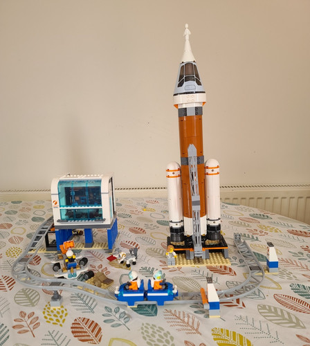 Lego city deep space rocket - deep,