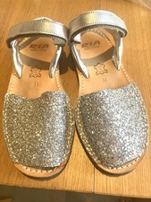 Girl’s Menorcan Leather