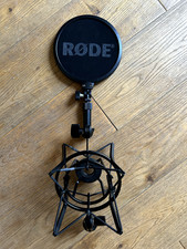 RØDE SM6 Shock Mount with Pop