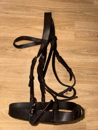 Pony size brown hunter - size,