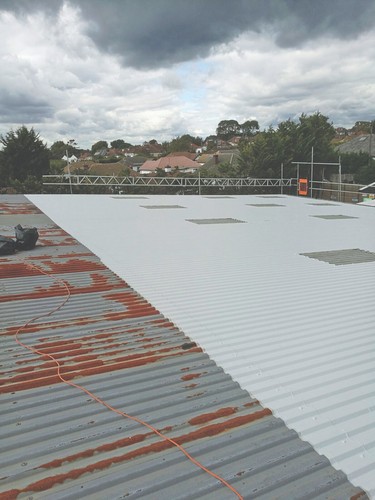 Light grey roof - light,