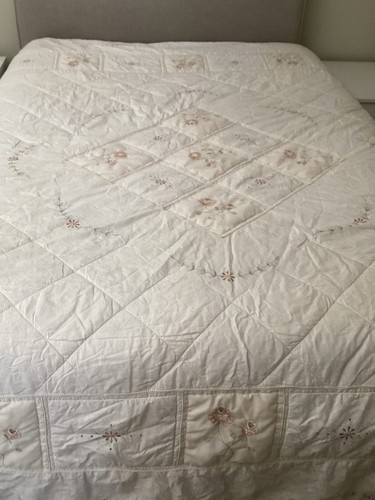 Vintage cream cottage shabby - cottage,