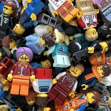 Lego Minifigures Accessories  20x Random Figures & 20x Accessories 