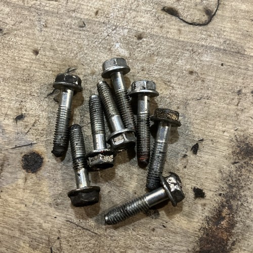 Engine sump cylinder bolts - /,