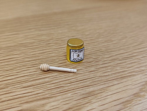 Dolls house miniature - 1/12,