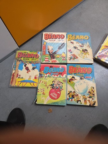 Joblot beano annuals - of,