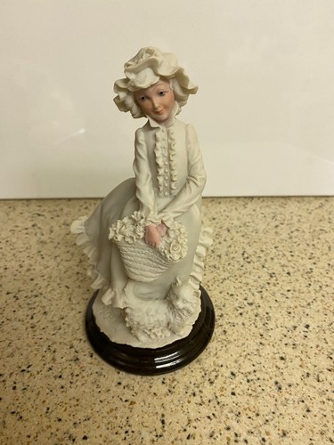 Belcari figurine girl - belcari,