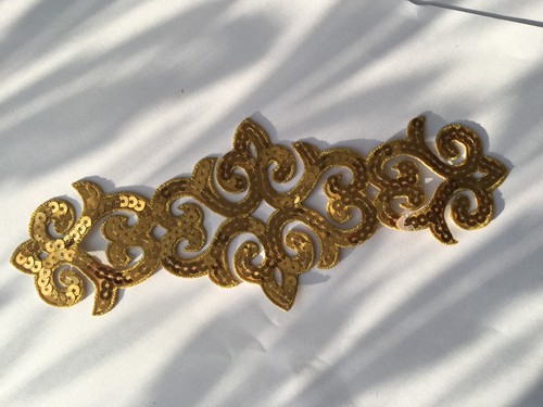 Sequined applique motif