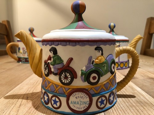 Christipher wren circus teapot - christipher,