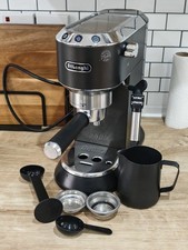 De'Longhi Dedica Style Traditional Pump Espresso Machine Coffee EC685.BK 