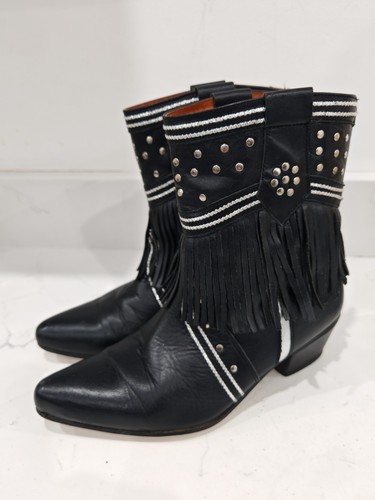 Black fringe low - black,