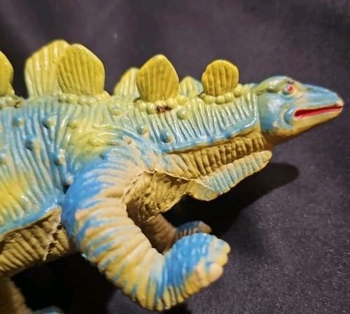 Large blue stegosaurus - blue,