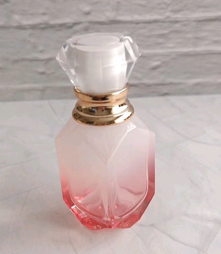 Pink white glass spray - &,