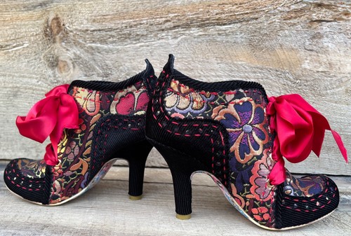 Irregular choice - choice, (39/8.5)
